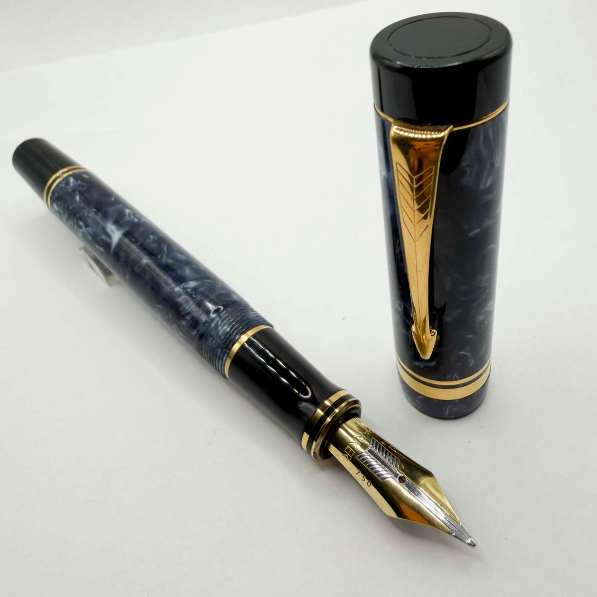 Parker Duofold Centennial (Largest) Marbled Blue  Fountain Pen - Medium #83 18kt Gold Nib (Circa 1990)